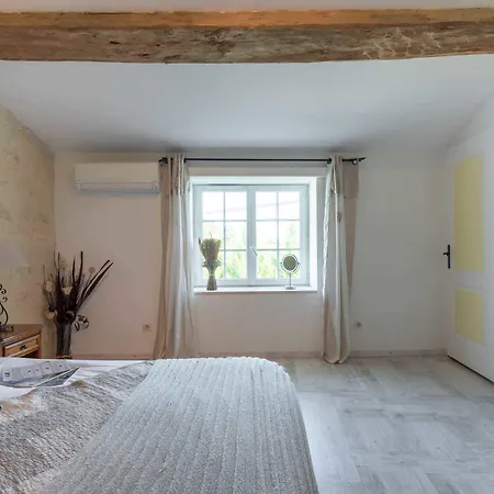 Alojamento de Acomodação e Pequeno-almoço L'ilot Vignes 4*