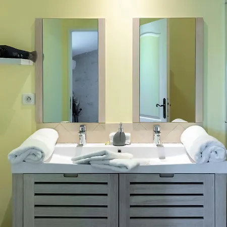 Alojamento de Acomodação e Pequeno-almoço L'ilot Vignes 4*